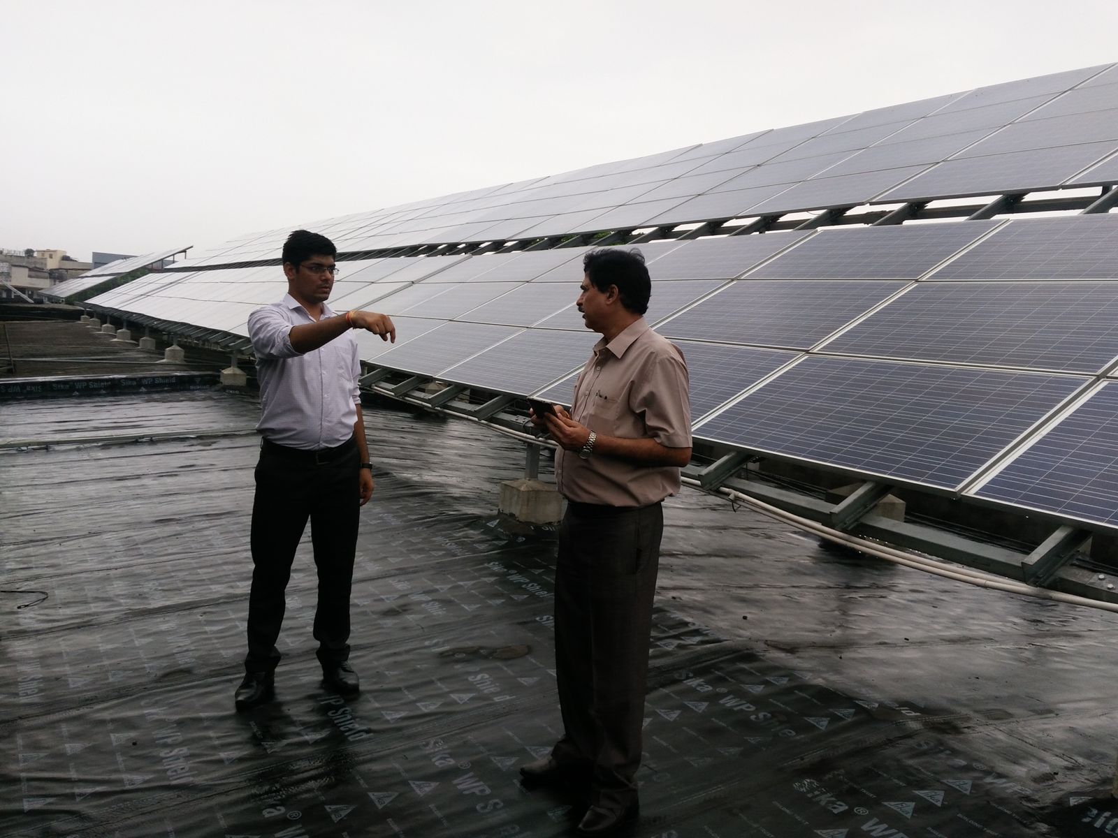 Delhi's first rooftop Solar plant inspection by CMD Narayan Bhardwaj in 2016
